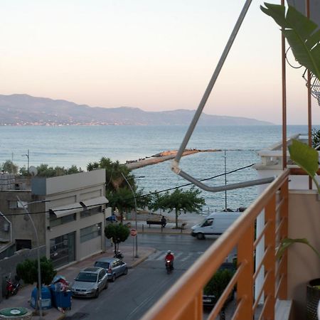 Ferienwohnung Infinity Blue Next To The Sea Kalamata Exterior foto