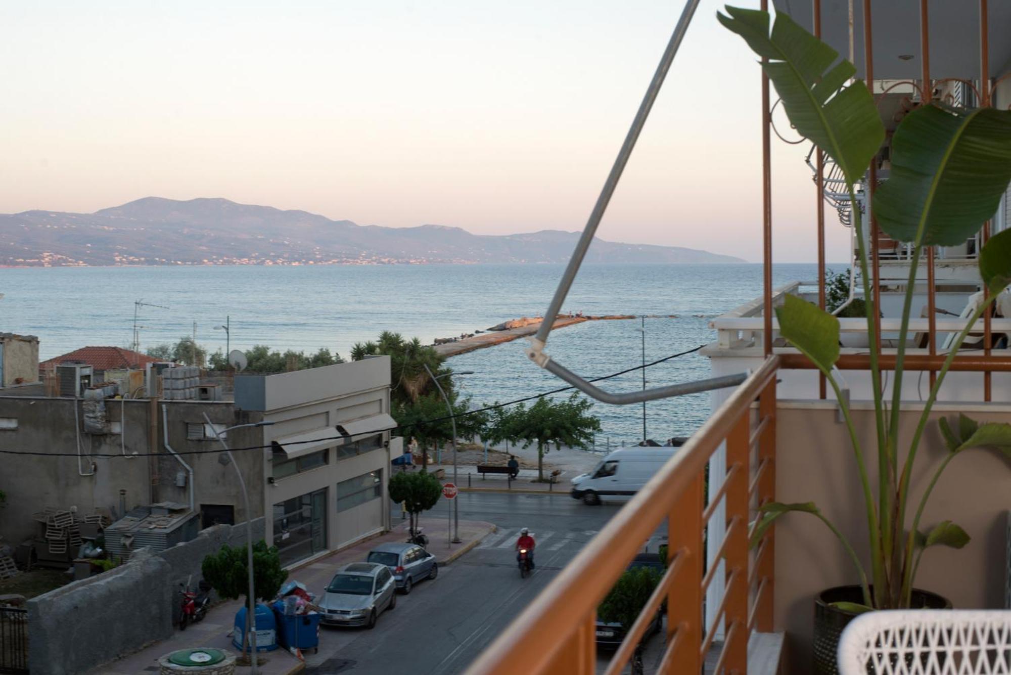 Ferienwohnung Infinity Blue Next To The Sea Kalamata Exterior foto